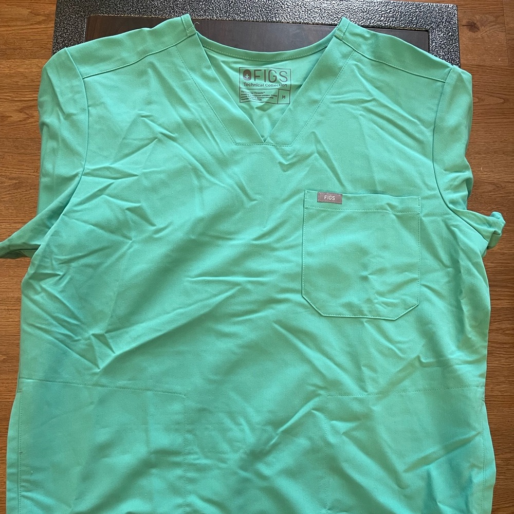 Figs Scrub top